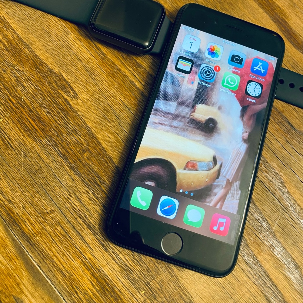 iPhone 7 working excelente my daughter was using this phone with straight talk